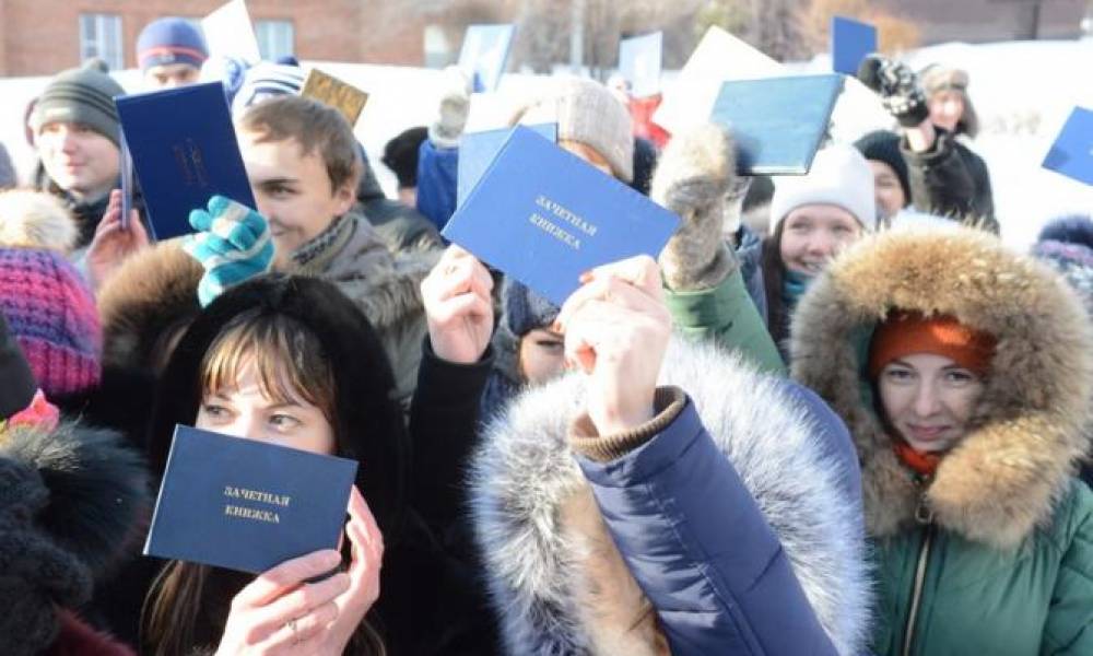 В вузах Барнаула готовят программы ко Дню российского студенчества