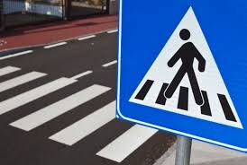 Барнаульская Госавтоинспекция напоминает о необходимости соблюдать дорожные правила на пешеходных переходах