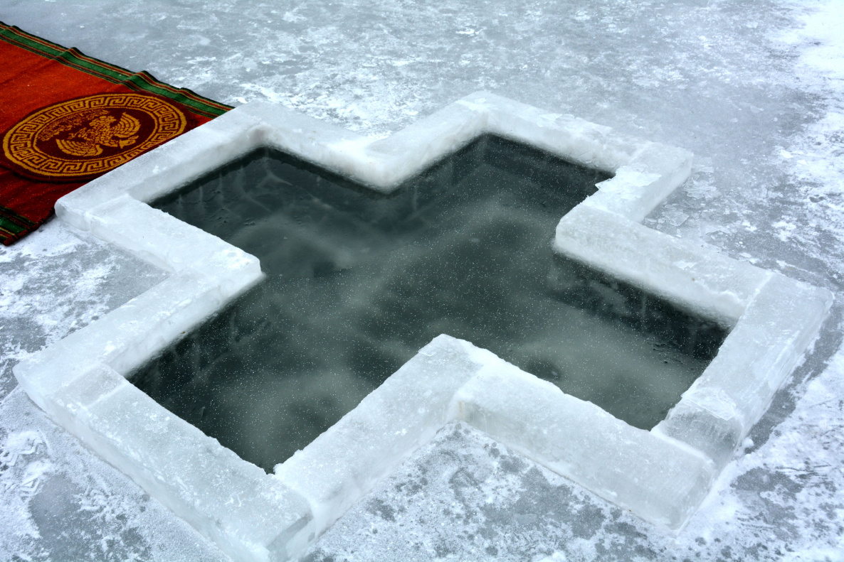 Барнаульцам напоминают правила безопасного купания в Крещенской купели