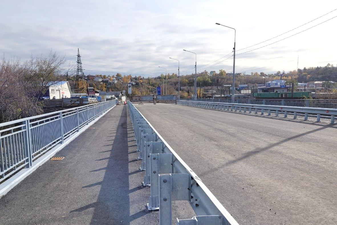 В Барнауле по нацпроекту завершается реконструкция моста на улице Челюскинцев 