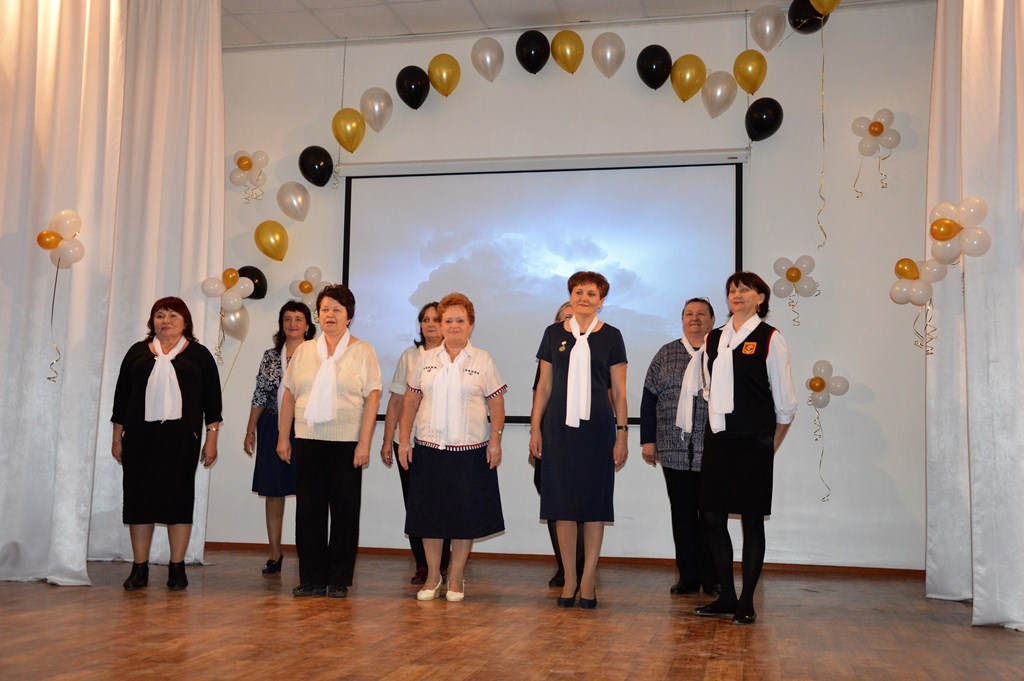 Барнаульская школа № 52 отпраздновала 60- летний юбилей