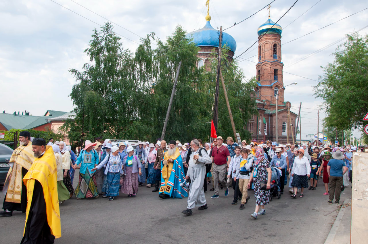 Барнаульских водителей предупреждают: 29 июня из Барнаула начнется традиционный Крестный ход в село Коробейниково