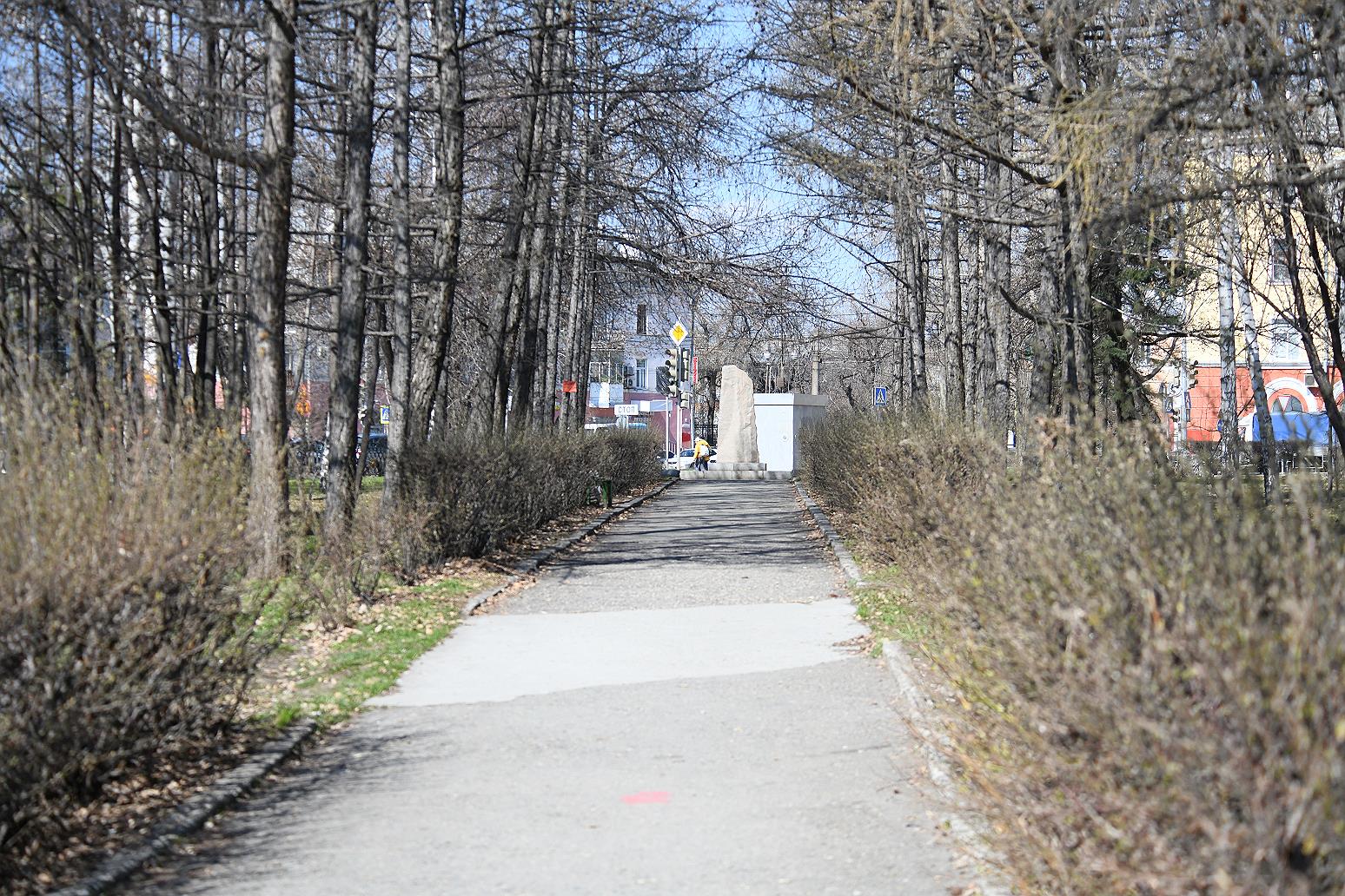 Территория октябрь. Сквер на Канукоева. Городской парк сейчас. Парк зеленый сквер Барнаул. Зеленый город.