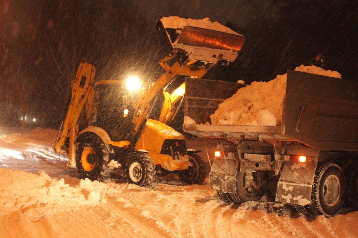 В ночь на 17 марта на дорогах будут работать 95 единиц снегоуборочной техники