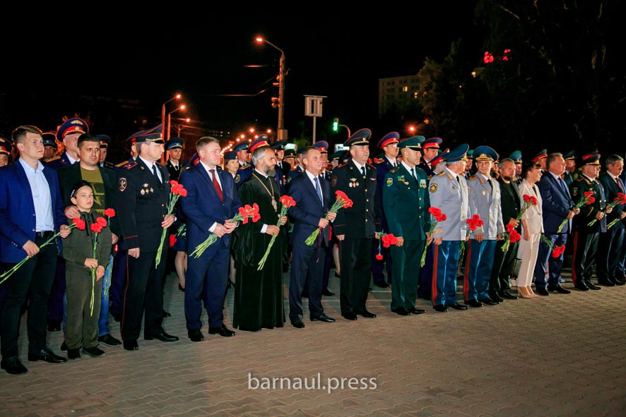Память героев Великой Отечественной войны почтили в Барнауле