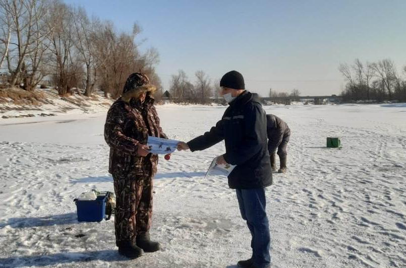 Барнаульцев предупреждают об опасности выхода на тонкий лед