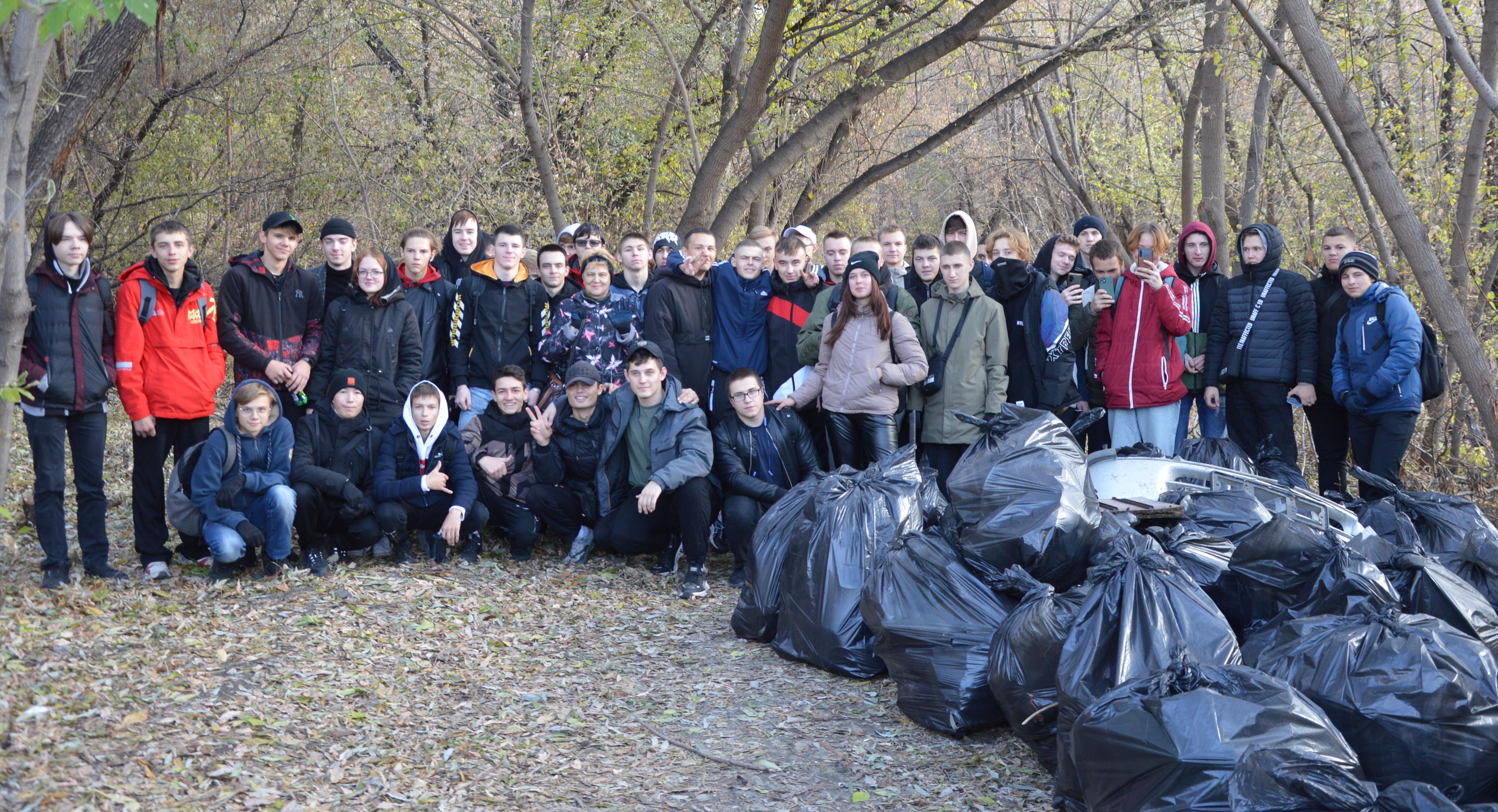 В Барнауле провели экологическую акцию в рамках месячника осенней санитарной очистки