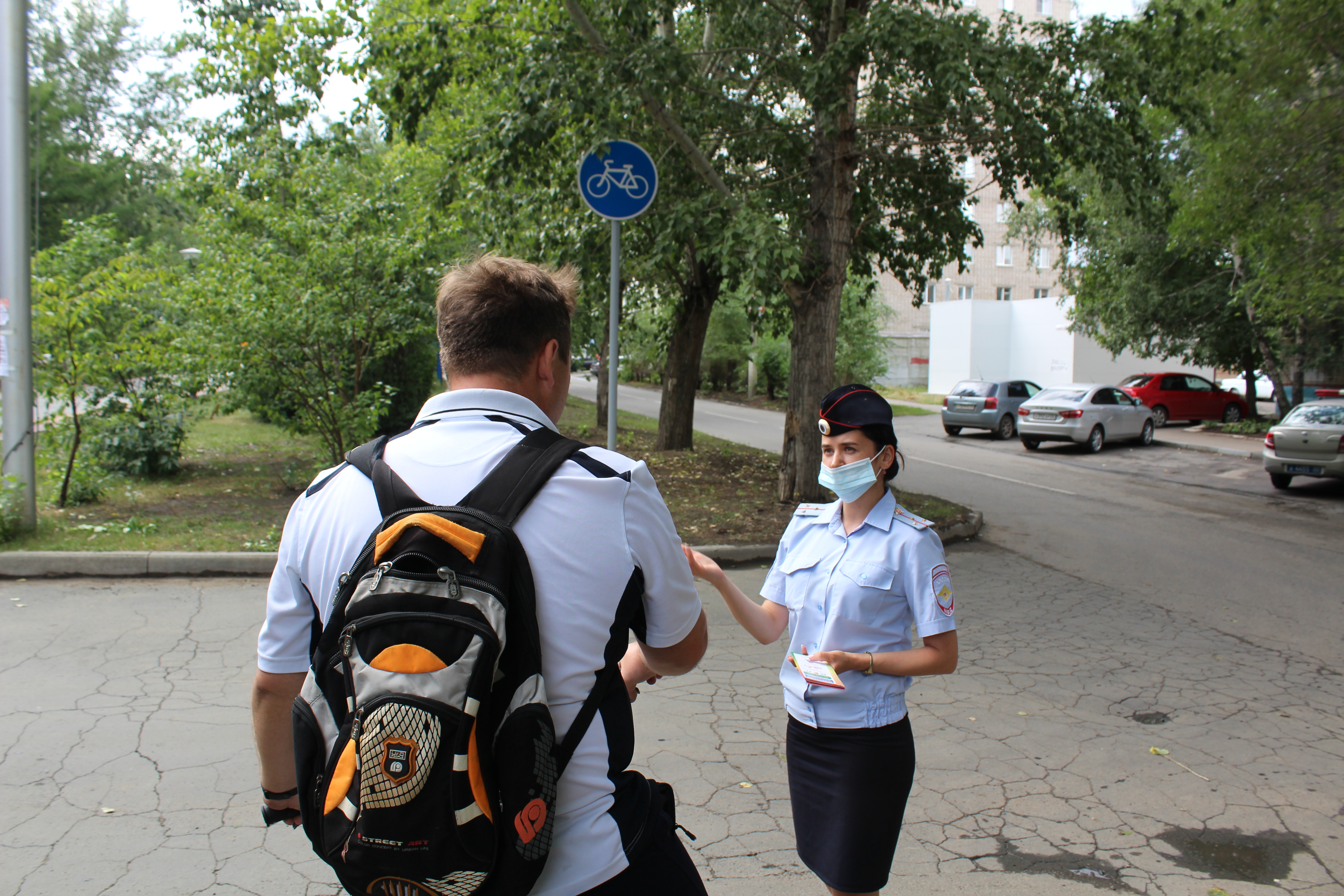 Госавтоинспекция города Барнаула призывает быть внимательными при движении по велосипедной дорожке