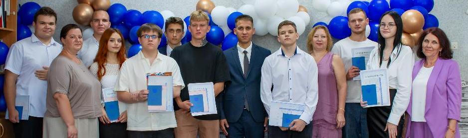 Выпускникам 11 классов Железнодорожного района вручили аттестаты