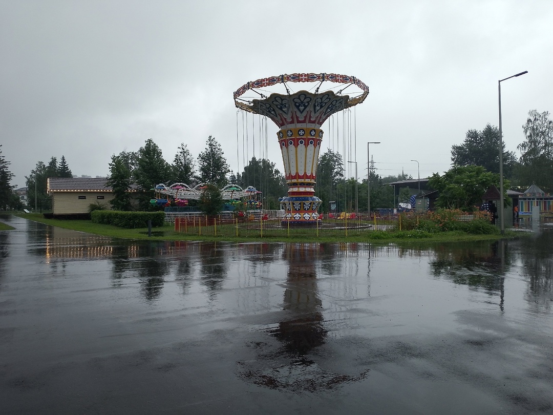 Парк «Центральный» временно закрыли в Барнауле из-за непогоды
