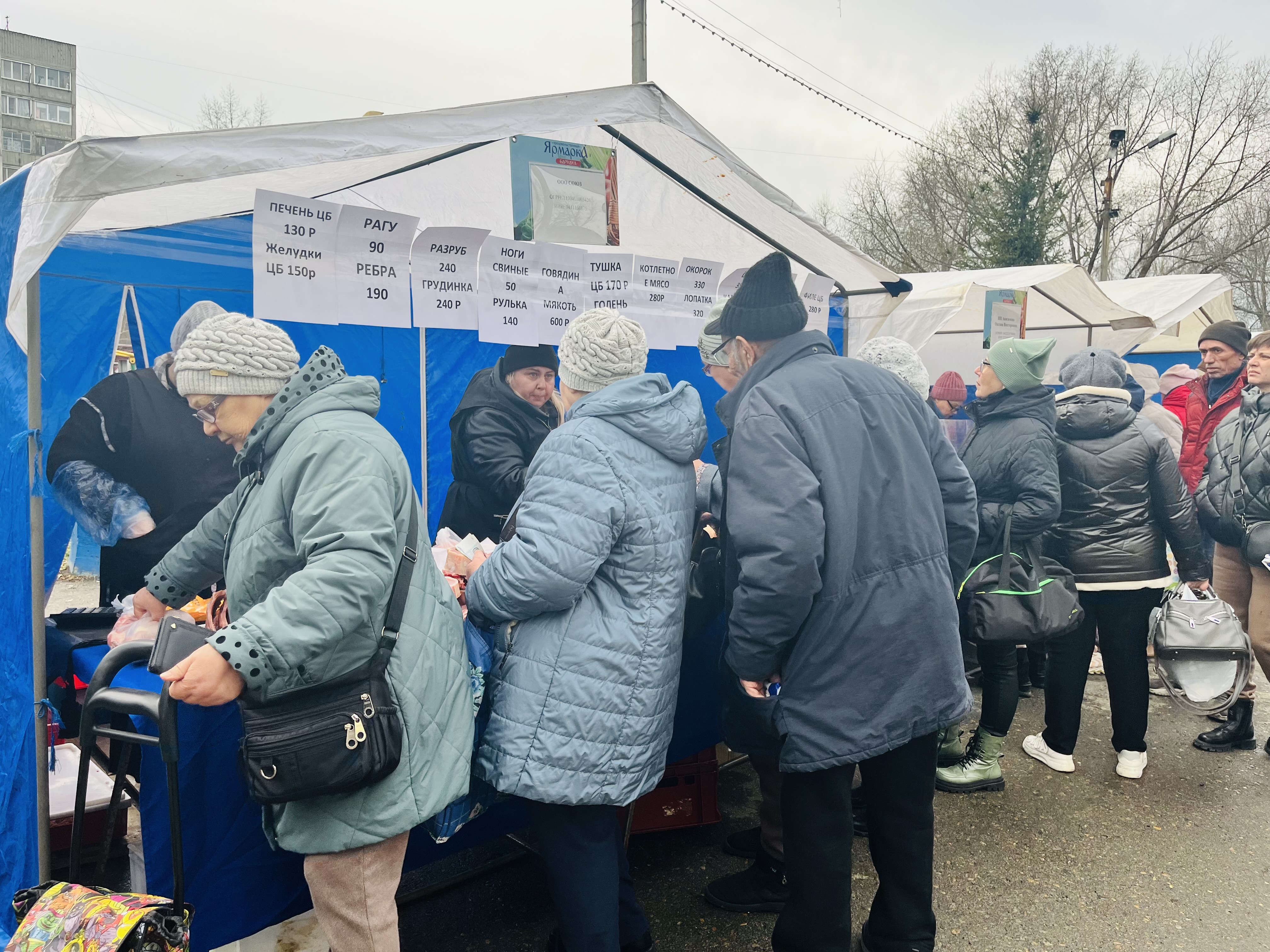 Продовольственная ярмарка прошла в микрорайоне Новосиликатный 