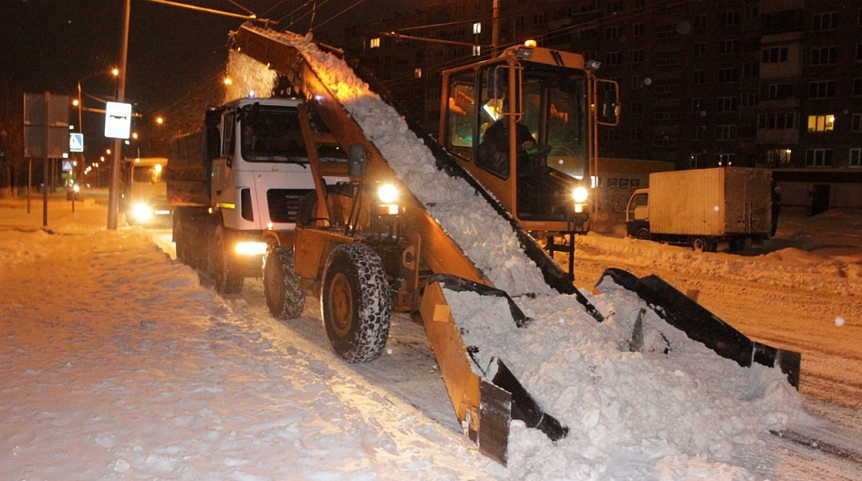 В Барнауле в ночь на 27 января на дорогах будут работать 138 единиц снегоуборочной техники 
