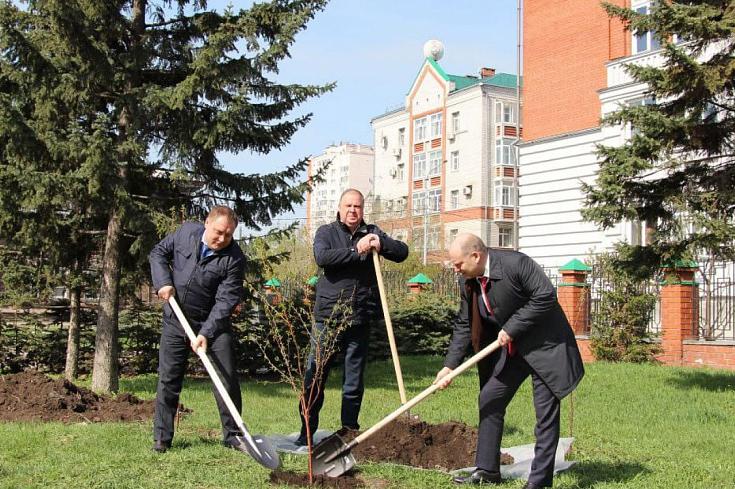 В преддверии 100-летия органов контрразведки России в Барнауле появилась памятная аллея
