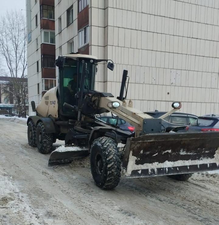 В Центральном районе Барнаула коммунальные службы продолжают работу по очистке снега