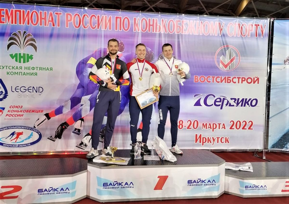Конькобежец из Барнаула Виктор Муштаков завершил сезон победой на чемпионате России