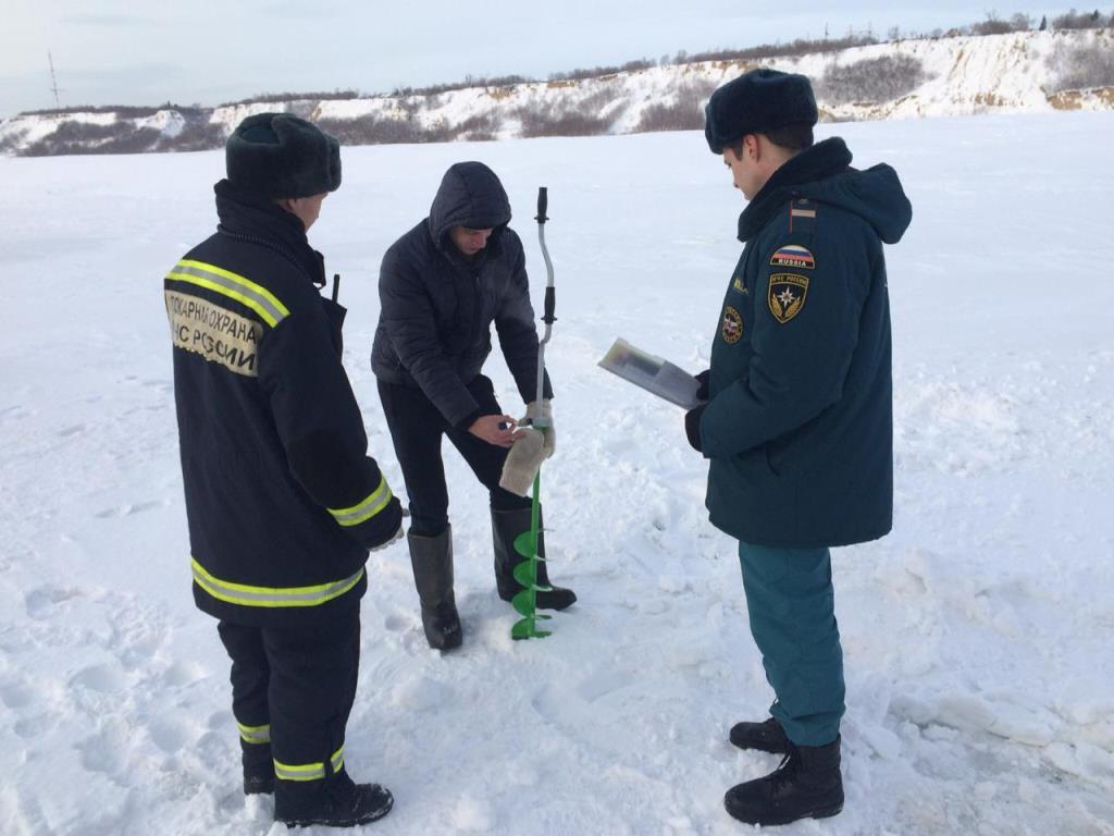 В рамках акции "Безопасный лед" барнаульцам напомнили об опасности водоемов зимой