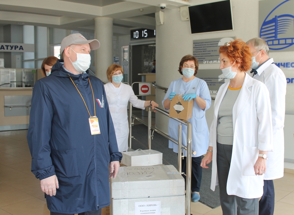 В Барнауле в рамках акции взаимопомощи #МЫВМЕСТЕ Диагностическому центру края предоставлены тест-системы для выявления коронавируса