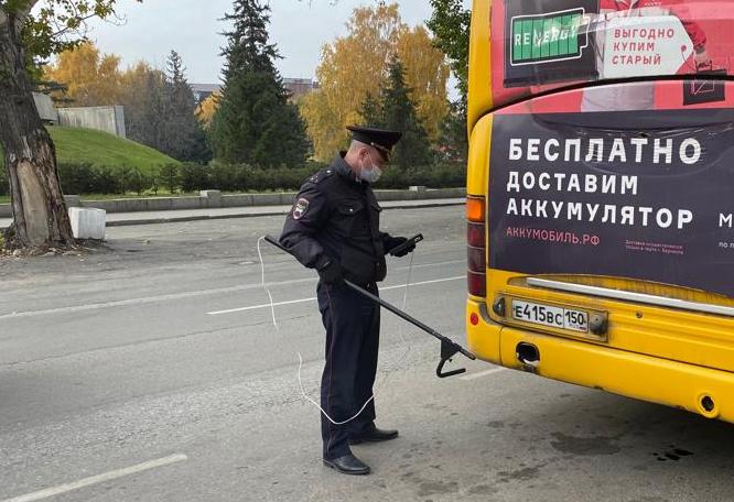В Барнауле проверили автобусы на содержание загрязняющих веществ в выбросах