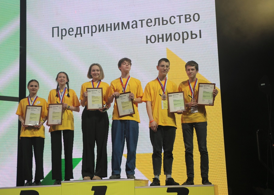 Школьники Барнаула вошли в число победителей регионального этапа чемпионата «Профессионалы»﻿