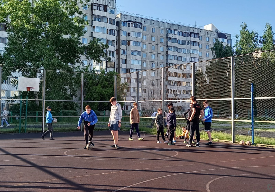 В Барнауле продолжает работу спортивный проект «Летний дворовый инструктор»