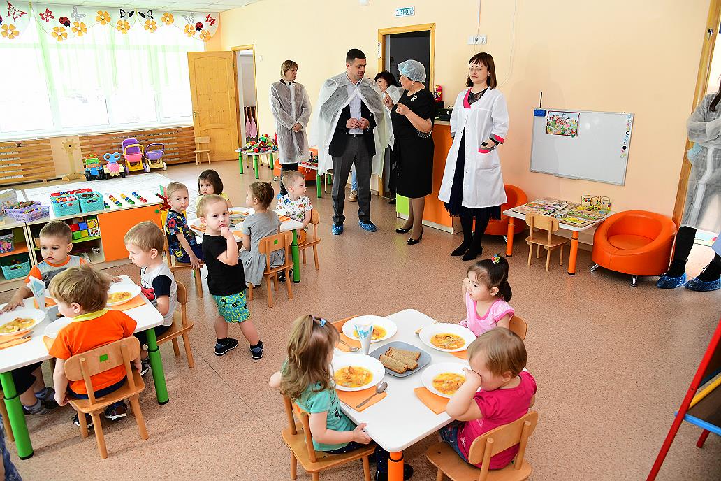В детских садах Барнаула контролируют обеспечение безопасности и организацию питания дошкольников 