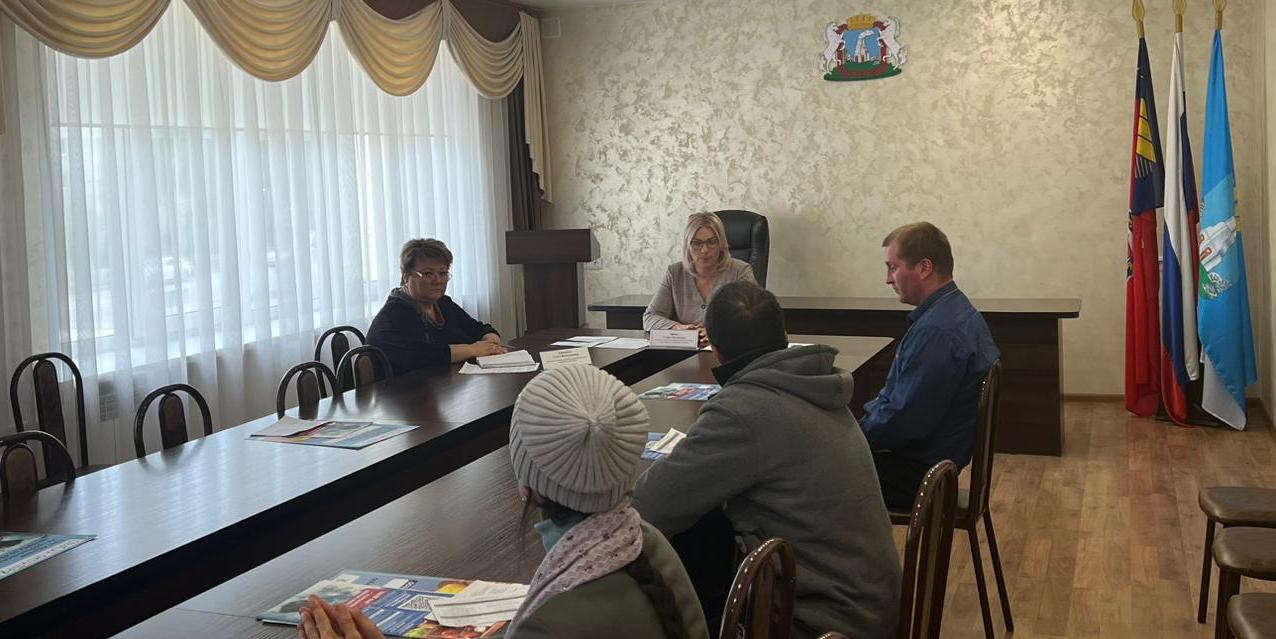 С предпринимателями Октябрьского района обсудили состояние нестационарных торговых объектов 