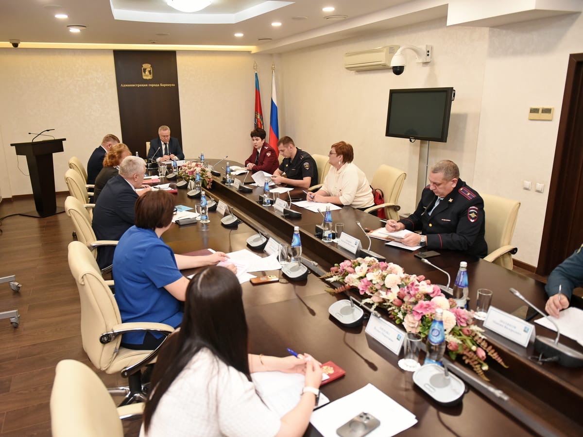 В администрации города обсудили организацию новогодних представлений для младших школьников