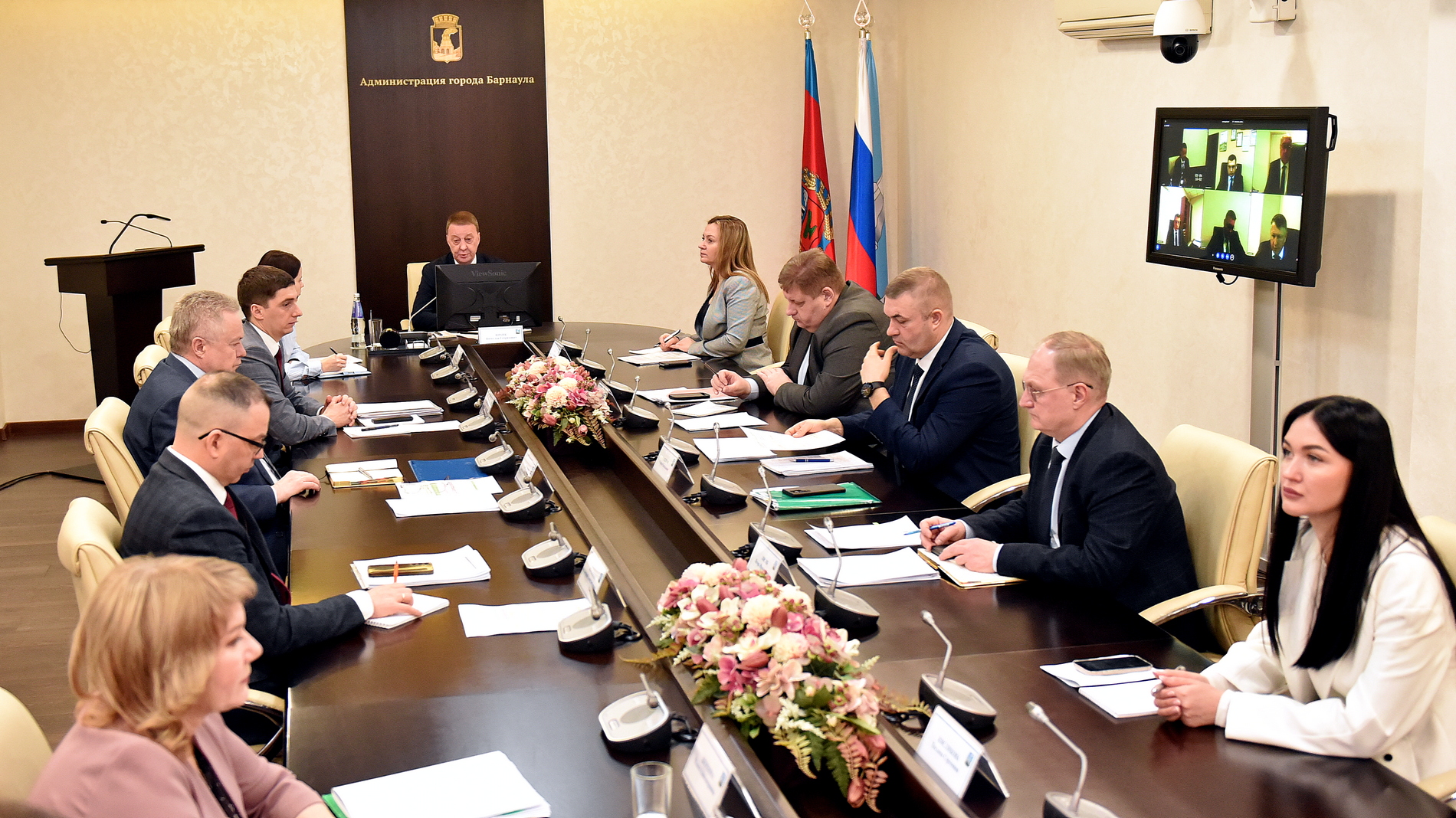 Вячеслав Франк провел оперативное аппаратное совещание