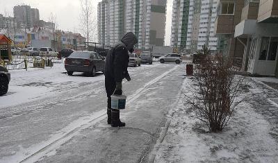 Управляющими компаниями проводится очистка от снега придомовых территорий