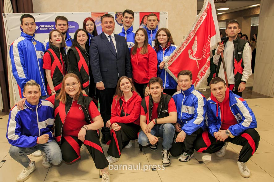 В Барнауле подвели итоги «Снежного десанта» и отпраздновали День Российских студенческих отрядов