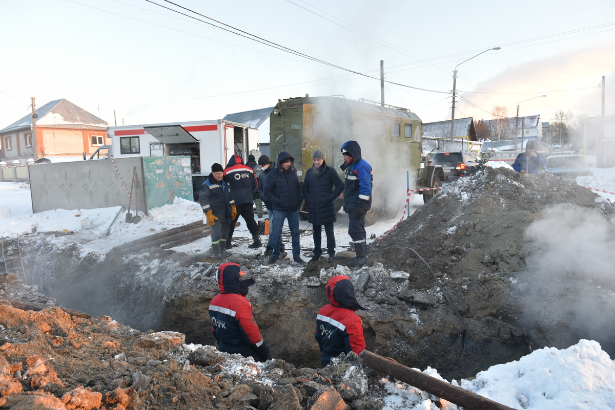 Глава города Барнаула проконтролировал ход работ по устранению коммунальных аварий 