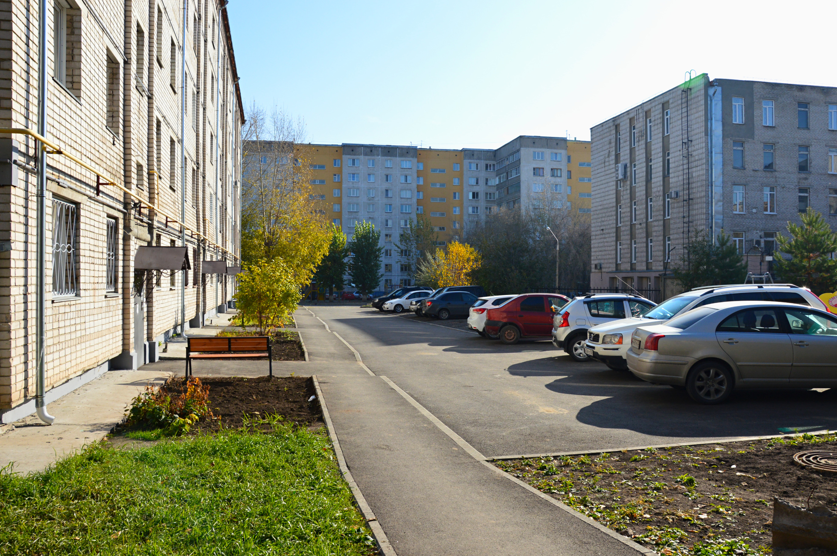 Алтайская 14. Труда 1 фото. Приемка дворов 2021 Барнаул. Расселенный многоквартирный дом фото. Аварийное жилье Ширяйково проект.