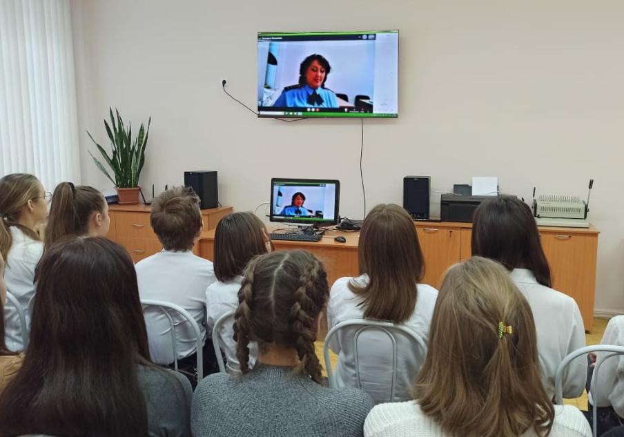 В преддверии Всемирного дня борьбы с коррупцией в барнаульской гимназии №27 провели видеолекцию