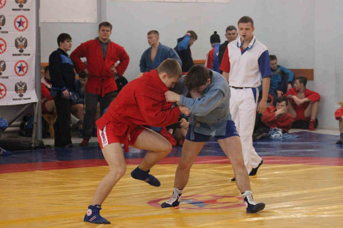 В Барнауле самбисты поспорят за медали турнира памяти Валерия Метелицы