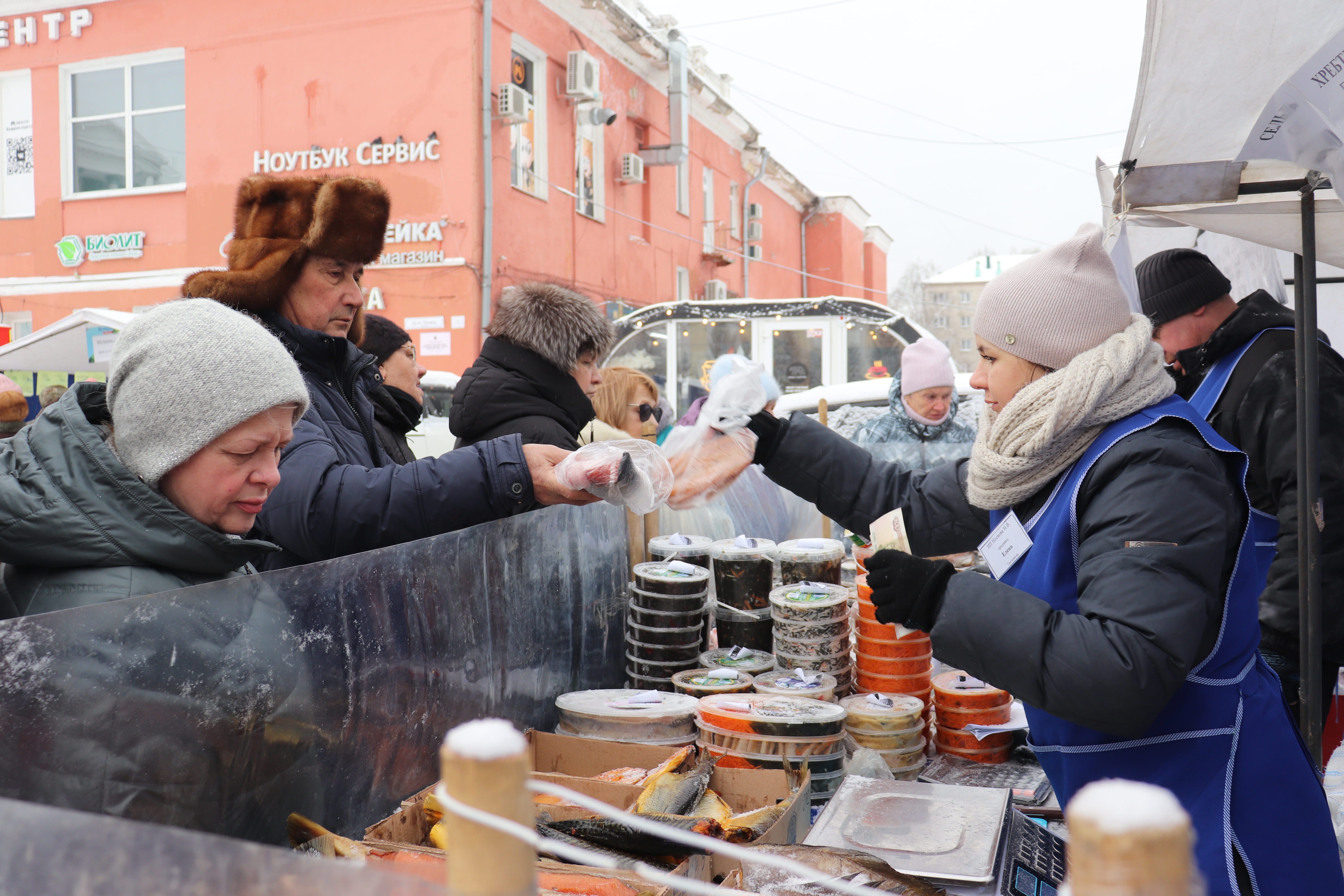 Почти миллион рублей - товарооборот первой в весеннем сезоне продовольственной ярмарки