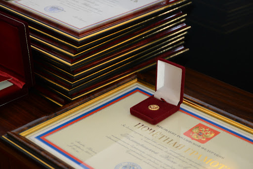 Президент Российской Федерации поощрил двух жительниц Барнаула почетными грамотами главы государства