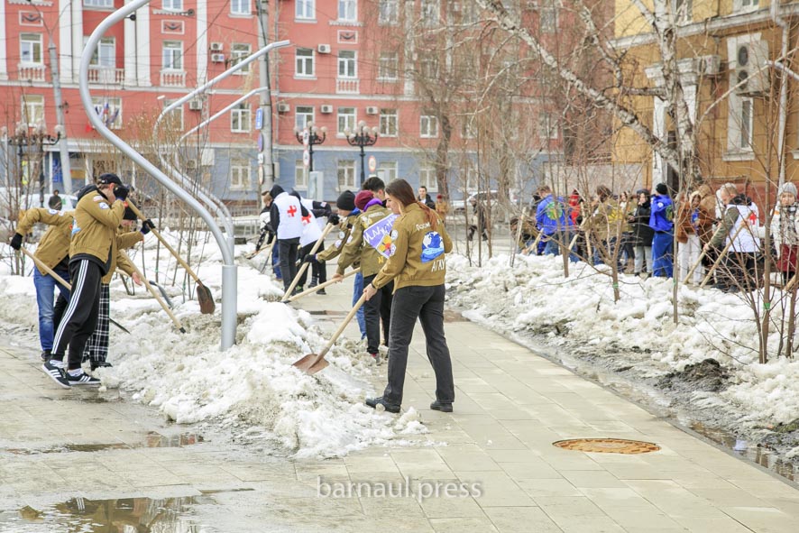 Как в Барнауле провели первый в году «чистый четверг»