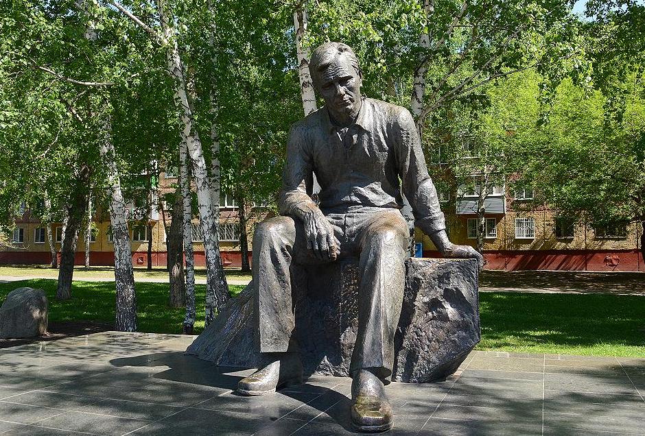 Среда Барнаула: Памятник Василию Шукшину