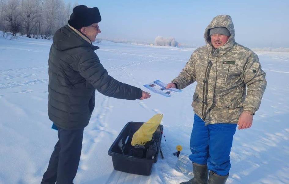 Рыбакам и школьникам напомнили меры предосторожности и правила поведения на водных объектах в зимний период