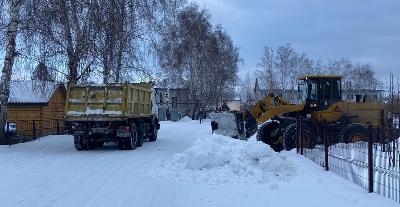 На пригородной территории района продолжаются работы по очистке улиц, проездов, дворов от снега