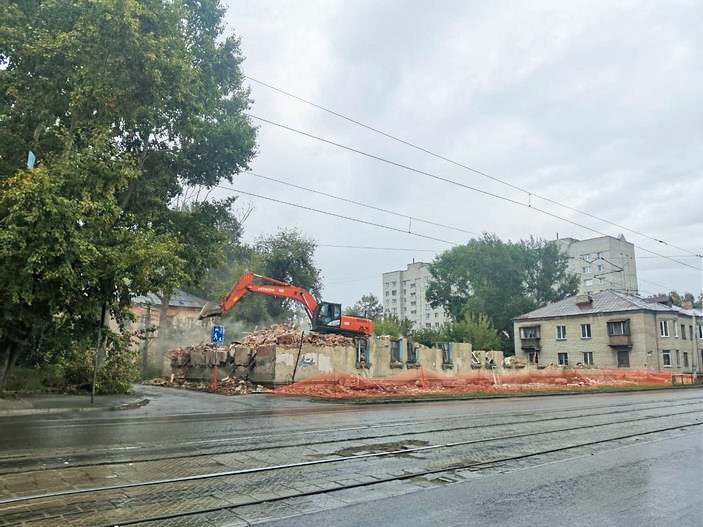 Снос еще трех аварийных домов завершили в Барнауле