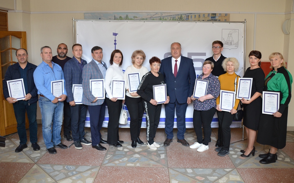 В администрации Октябрьского района наградили участников мероприятия, посвященного празднованию Дня Победы