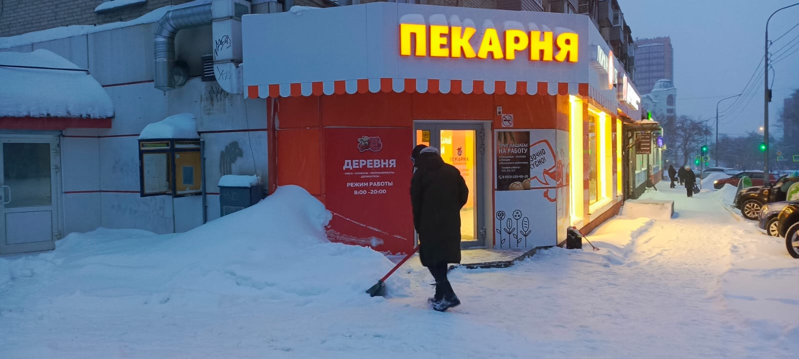 Предприятия Центрального района принимают меры по очистке территорий от снега