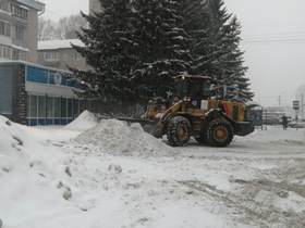 В Ленинском районе проводятся работы по очистке и вывозу снега