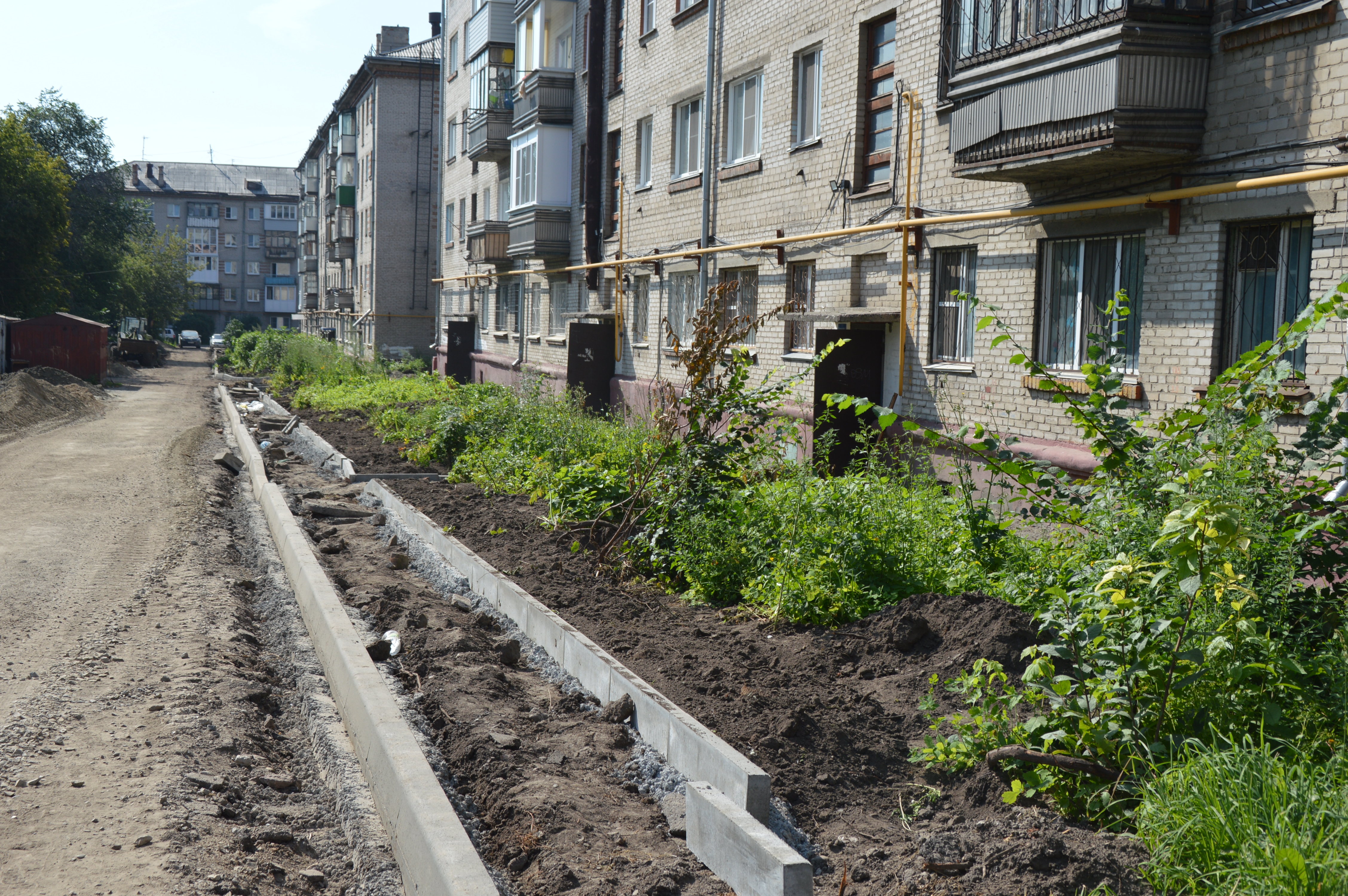 В Октябрьском районе продолжается реализация нацпроекта «Жилье и городская среда» во дворах