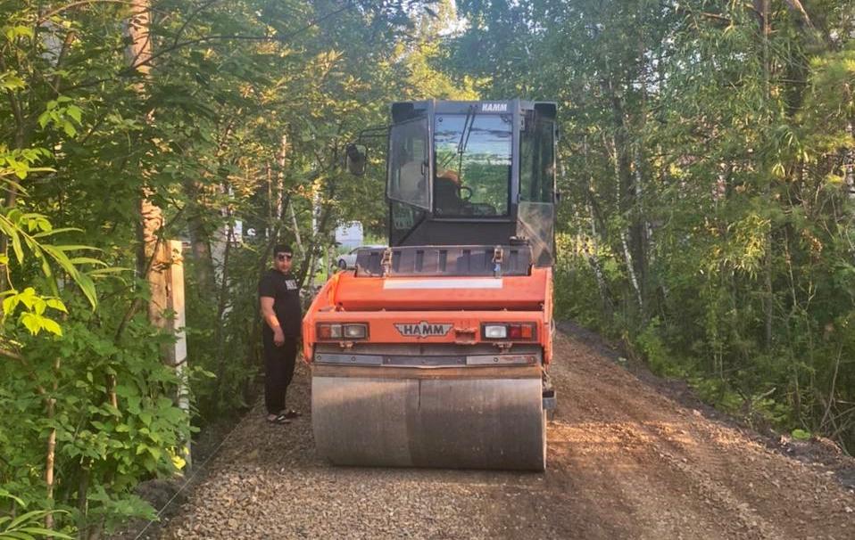 По программе поддержки местных инициатив в пригороде Барнаула отремонтировали дорогу