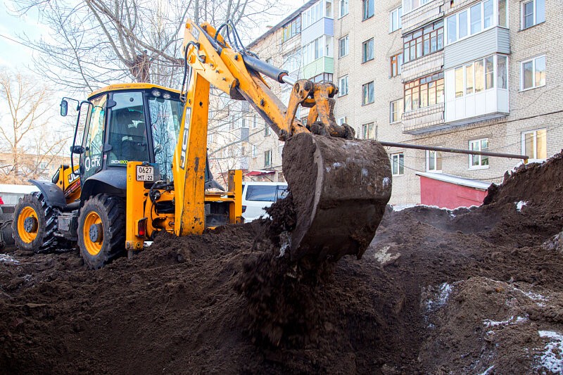В Барнауле на 1,5 месяца раньше обычного начали капитальные ремонты на теплосетях