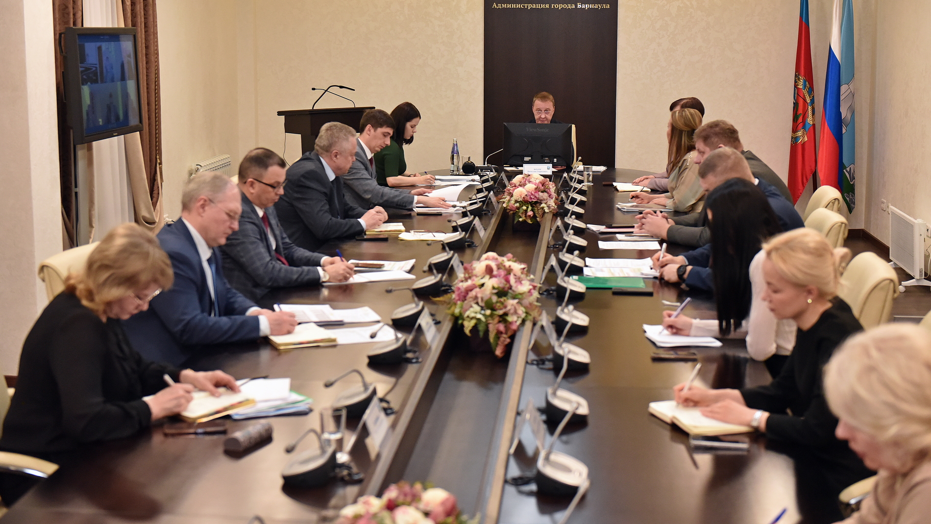 Вячеслав Франк провел оперативное аппаратное совещание 