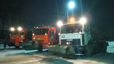14 единиц снегоуборочной техники вышли этой ночью на уборку улиц Ленинского района