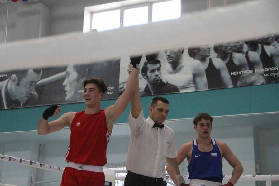 В Барнауле прошли первенство и чемпионат Алтайского края по боксу